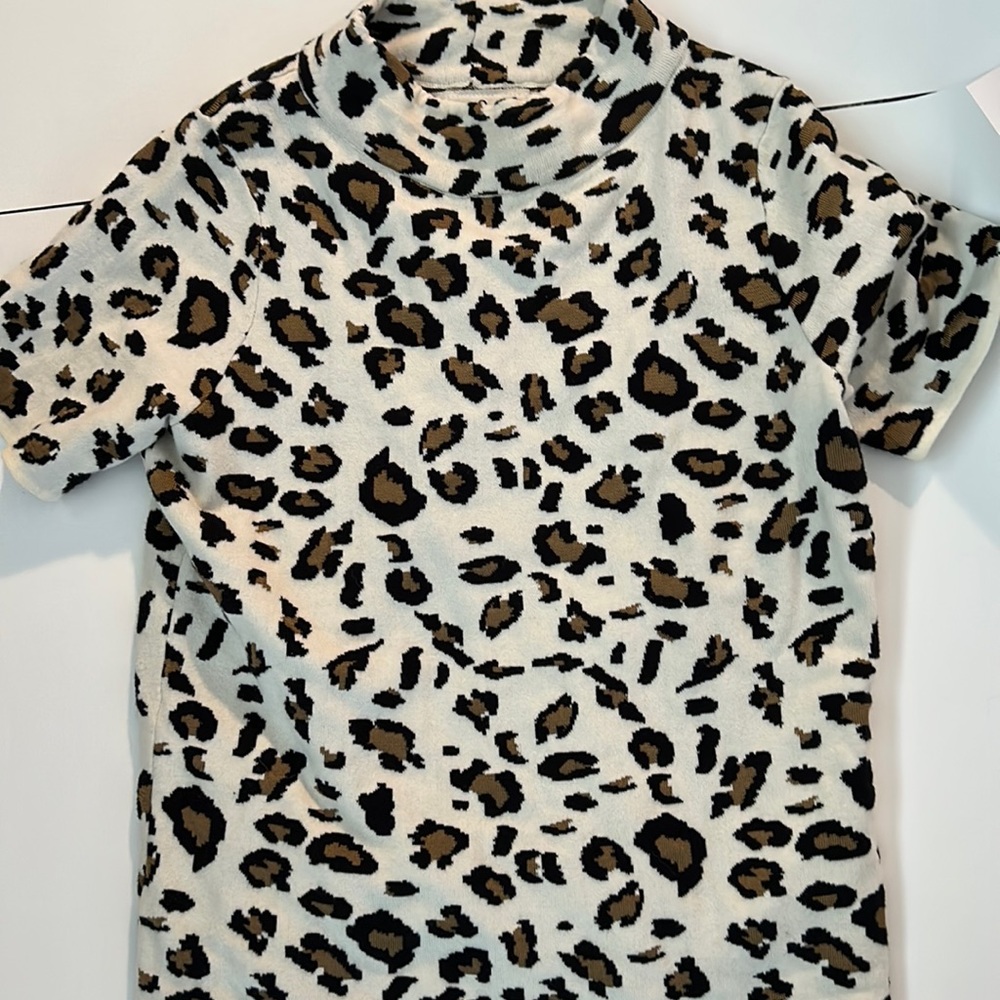 Cheetah print fielel flower turtle neck sweater